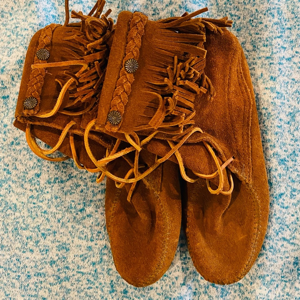 Minnetonka Brown Suede Fringe Moccasins